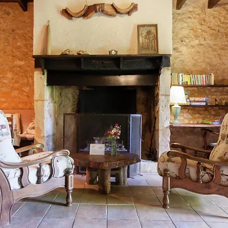 Holiday home In Les Eyzies De Tayac Sireuil With Pool *