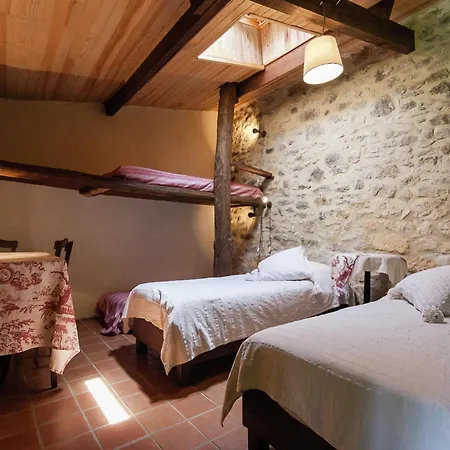 In Les Eyzies De Tayac Sireuil With Pool Holiday home