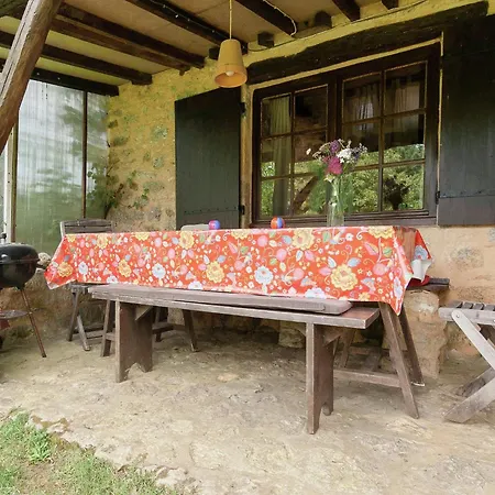 In Les Eyzies De Tayac Sireuil With Pool Holiday home Meyrals