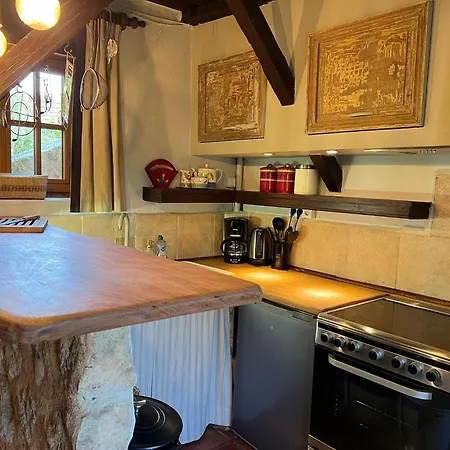 In Les Eyzies-de-tayac-sireuil With Pool